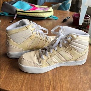 Beige vintage adidas high tops